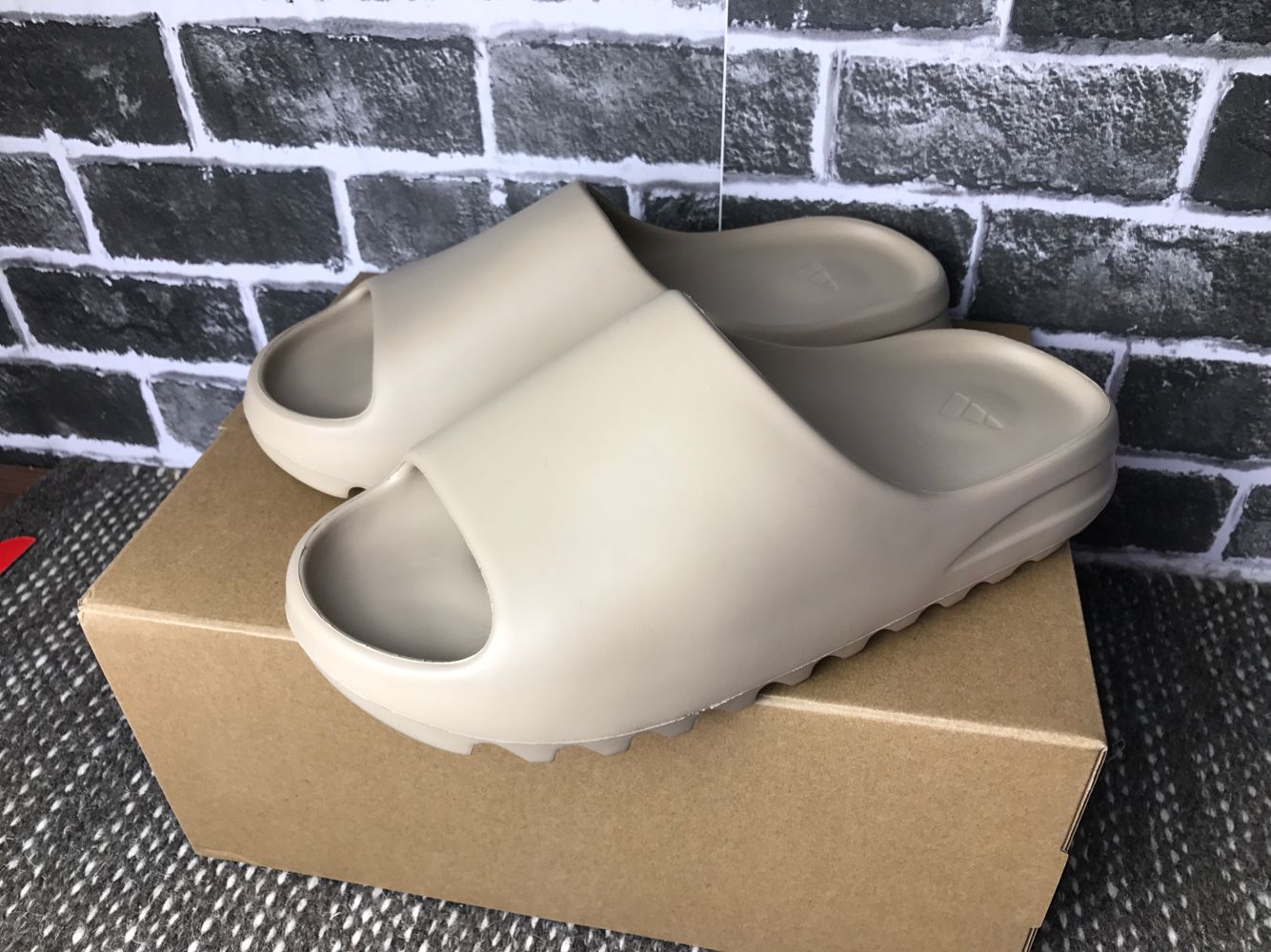 Adidas Yeezy Slide Pure